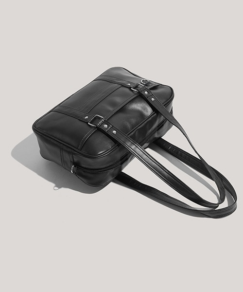 Chick(チック)の「Fake Leather Shoulder Bag School Bag スクールバッグ(ショルダーバッグ・レディース・ブラック・FREE)」の3枚目の写真