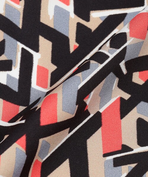 23区（ニジュウサンク）の「Ratti アブストラクトプリント スカーフ（バンダナ/スカーフ・レディース・ブラック系5/オレンジ系5・F）」の10枚目の写真