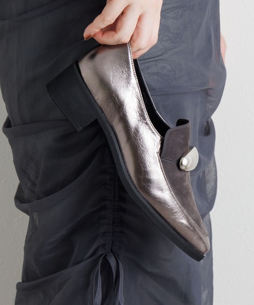 HIMIKO（ヒミコ）の「【HIMIKO】軽量ソールオーバルモチーフローファー/651306（ローファー・レディース・ブラウン系その他/ブラック/ガンメタ・25.0cm/24.5cm/23.5cm/22.5cm/22.0cm/25.5cm/24.0cm/23.0cm）」の3枚目の写真