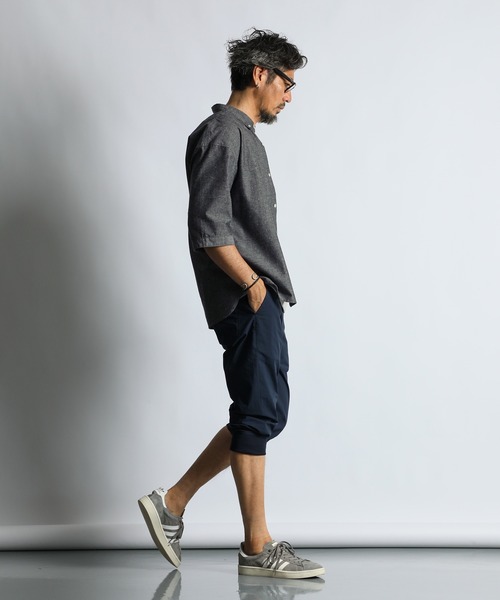 The DUFFER of ST.GEORGE(ザダファーオブセントジョージ)の「HALF LEG JOGGER PANTS:ストレッチナイロン クロップド丈 ジョガーパンツ(その他パンツ・メンズ・ベージュ/ネイビー/ブラック・X-LARGE/LARGE/MEDIUM/SMALL)」の9枚目の写真