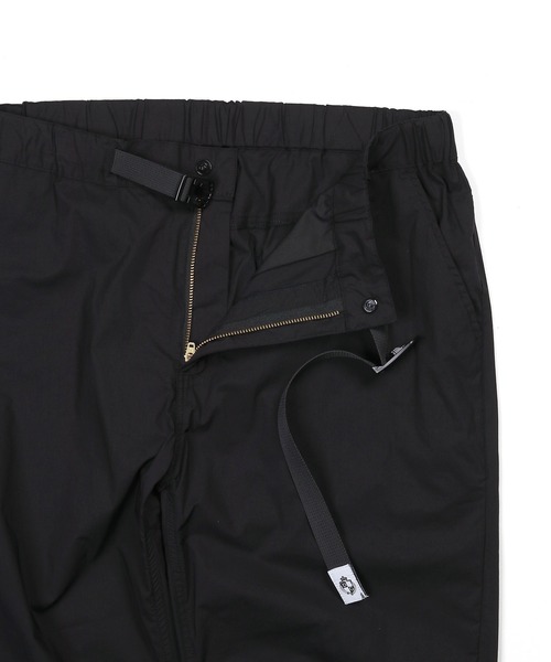 The DUFFER of ST.GEORGE(ザダファーオブセントジョージ)の「HALF LEG JOGGER PANTS:ストレッチナイロン クロップド丈 ジョガーパンツ(その他パンツ・メンズ・ベージュ/ネイビー/ブラック・X-LARGE/LARGE/MEDIUM/SMALL)」の15枚目の写真
