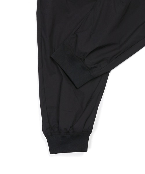 The DUFFER of ST.GEORGE(ザダファーオブセントジョージ)の「HALF LEG JOGGER PANTS:ストレッチナイロン クロップド丈 ジョガーパンツ(その他パンツ・メンズ・ベージュ/ネイビー/ブラック・X-LARGE/LARGE/MEDIUM/SMALL)」の18枚目の写真