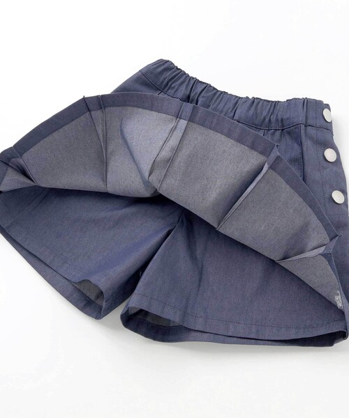 BeBe（ベベ）の「カラーデニムサイドボタンプリーツスカパン(90~150cm)（スカート・キッズ・ネイビー/レッド・140cm/120cm/130cm/150cm/110cm）」の3枚目の写真