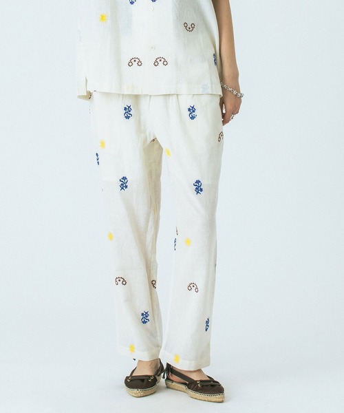 HLAADA(フラーダ)の「(HLAADA for ROSEBUD)EMBROIDERED PANTS(その他パンツ・レディース・ブラック/オフホワイト・ONE SIZE)」の1枚目の写真
