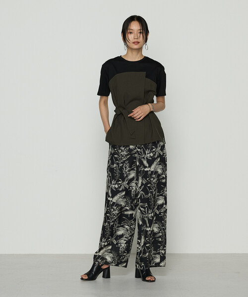 K.T KIYOKO TAKASE（キヨコタカセ）の「麻調ポリエステル ボタニカルプリントパンツ（その他パンツ・レディース・ブラック系その他/グリーン系その他・9号）」の3枚目の写真