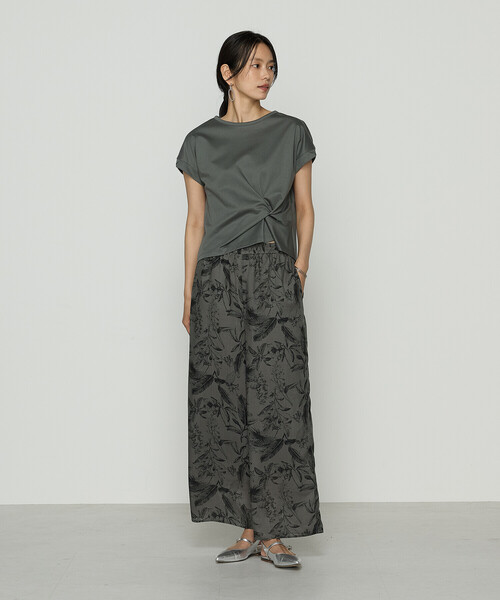 K.T KIYOKO TAKASE（キヨコタカセ）の「麻調ポリエステル ボタニカルプリントパンツ（その他パンツ・レディース・ブラック系その他/グリーン系その他・9号）」の5枚目の写真