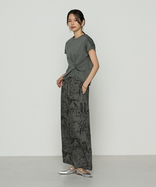 K.T KIYOKO TAKASE（キヨコタカセ）の「麻調ポリエステル ボタニカルプリントパンツ（その他パンツ・レディース・ブラック系その他/グリーン系その他・9号）」の7枚目の写真