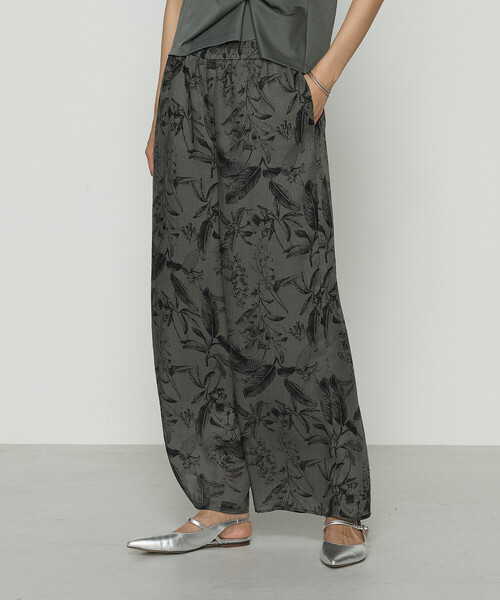 K.T KIYOKO TAKASE（キヨコタカセ）の「麻調ポリエステル ボタニカルプリントパンツ（その他パンツ・レディース・ブラック系その他/グリーン系その他・9号）」の9枚目の写真