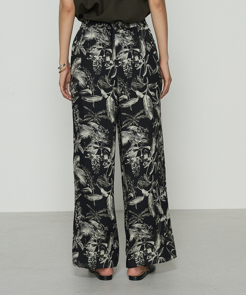 K.T KIYOKO TAKASE（キヨコタカセ）の「麻調ポリエステル ボタニカルプリントパンツ（その他パンツ・レディース・ブラック系その他/グリーン系その他・9号）」の12枚目の写真