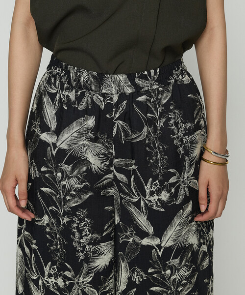K.T KIYOKO TAKASE（キヨコタカセ）の「麻調ポリエステル ボタニカルプリントパンツ（その他パンツ・レディース・ブラック系その他/グリーン系その他・9号）」の13枚目の写真