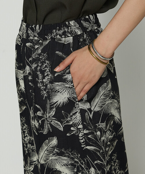 K.T KIYOKO TAKASE（キヨコタカセ）の「麻調ポリエステル ボタニカルプリントパンツ（その他パンツ・レディース・ブラック系その他/グリーン系その他・9号）」の14枚目の写真