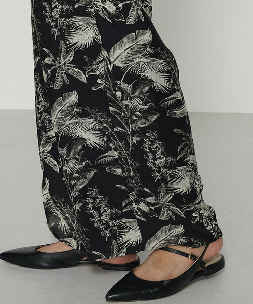 K.T KIYOKO TAKASE（キヨコタカセ）の「麻調ポリエステル ボタニカルプリントパンツ（その他パンツ・レディース・ブラック系その他/グリーン系その他・9号）」の15枚目の写真