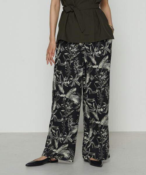 K.T KIYOKO TAKASE（キヨコタカセ）の「麻調ポリエステル ボタニカルプリントパンツ（その他パンツ・レディース・ブラック系その他/グリーン系その他・9号）」の19枚目の写真
