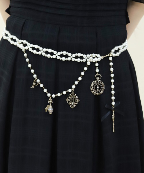 axes femme POETIQUE（アクシーズファムポエティック）の「ワンダーモチーフパールベルト（ベルト・レディース・ゴールド/アンティークゴールド・FREE）」の2枚目の写真