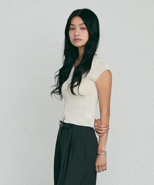 NUJOH(ヌゾ)の「knit Button Sleeve / ニット ボタン スリーブ(Tシャツ/カットソー・レディース・カーキ/ブラック/ベージュ・FREE)」の14枚目の写真