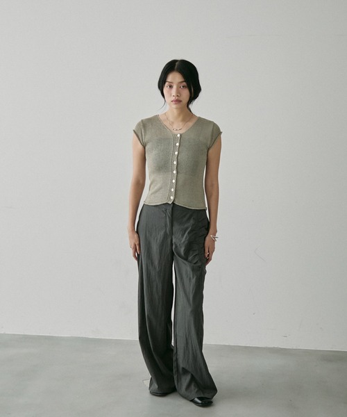 NUJOH(ヌゾ)の「knit Button Sleeve / ニット ボタン スリーブ(Tシャツ/カットソー・レディース・カーキ/ブラック/ベージュ・FREE)」の18枚目の写真