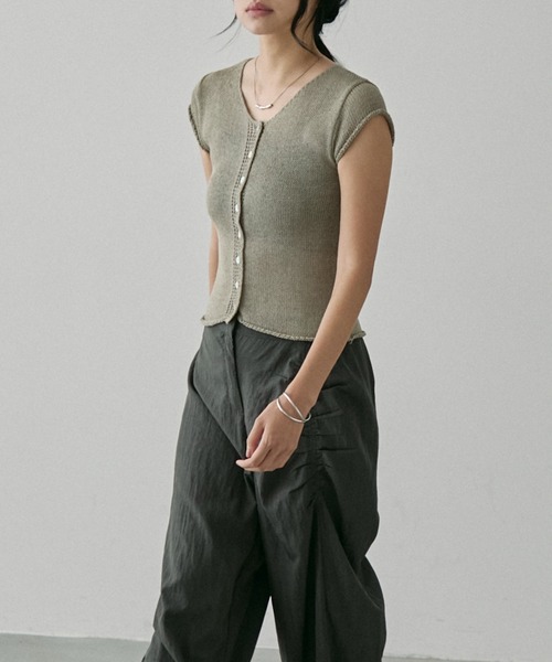 NUJOH(ヌゾ)の「knit Button Sleeve / ニット ボタン スリーブ(Tシャツ/カットソー・レディース・カーキ/ブラック/ベージュ・FREE)」の21枚目の写真