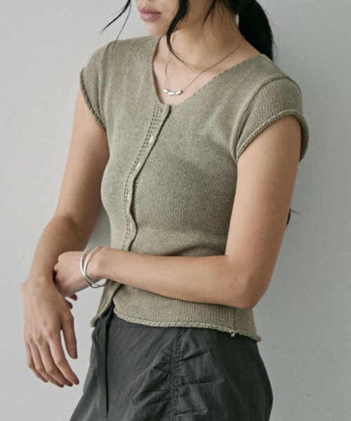 NUJOH(ヌゾ)の「knit Button Sleeve / ニット ボタン スリーブ(Tシャツ/カットソー・レディース・カーキ/ブラック/ベージュ・FREE)」の22枚目の写真