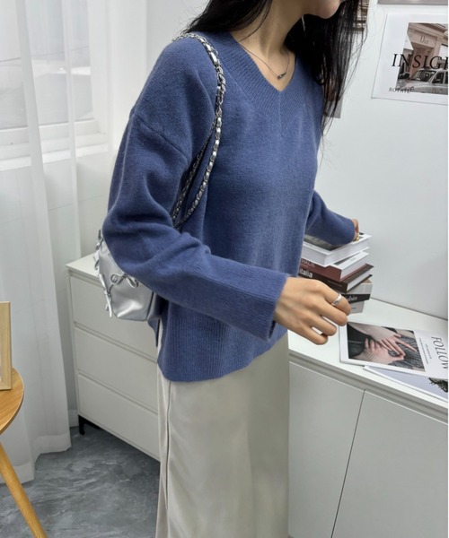 maison de LATIR（メゾンドラティール）の「ゆるっと着て、きれいに決まる。毎日にちょうどいいVネックニット。Vネックセーター（ニット/セーター・レディース・ベージュ/ブラウン/ホワイト/ブラック/ブルー・FREE）」の5枚目の写真