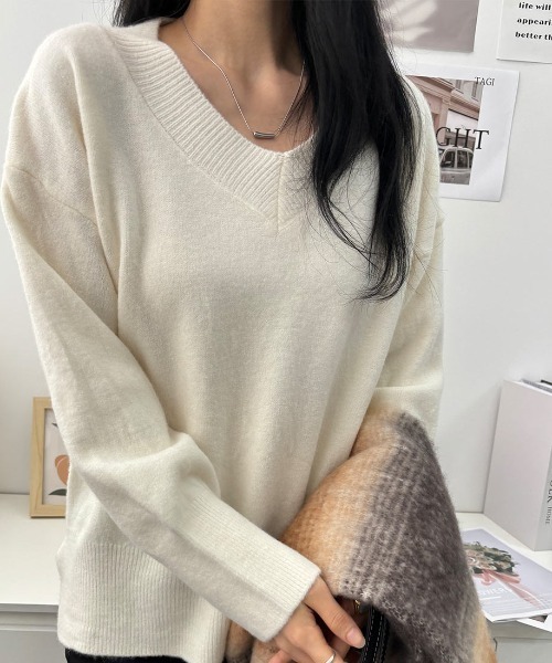maison de LATIR（メゾンドラティール）の「ゆるっと着て、きれいに決まる。毎日にちょうどいいVネックニット。Vネックセーター（ニット/セーター・レディース・ベージュ/ブラウン/ホワイト/ブラック/ブルー・FREE）」の6枚目の写真