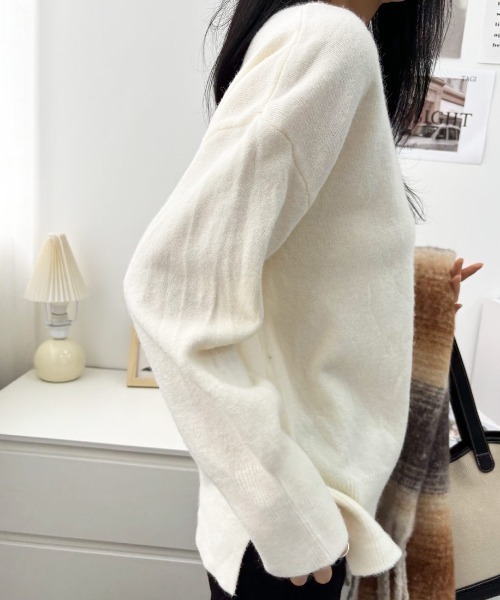 maison de LATIR（メゾンドラティール）の「ゆるっと着て、きれいに決まる。毎日にちょうどいいVネックニット。Vネックセーター（ニット/セーター・レディース・ベージュ/ブラウン/ホワイト/ブラック/ブルー・FREE）」の7枚目の写真
