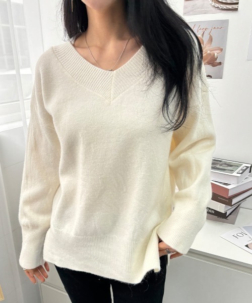 maison de LATIR（メゾンドラティール）の「ゆるっと着て、きれいに決まる。毎日にちょうどいいVネックニット。Vネックセーター（ニット/セーター・レディース・ベージュ/ブラウン/ホワイト/ブラック/ブルー・FREE）」の12枚目の写真