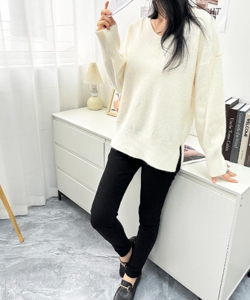 maison de LATIR（メゾンドラティール）の「ゆるっと着て、きれいに決まる。毎日にちょうどいいVネックニット。Vネックセーター（ニット/セーター・レディース・ベージュ/ブラウン/ホワイト/ブラック/ブルー・FREE）」の14枚目の写真