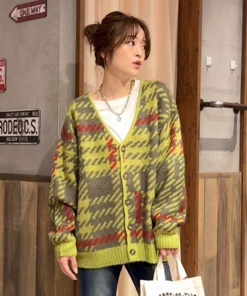 RODEO CROWNS WIDE BOWL(ロデオクラウンズワイドボウル)の「アソートシャギーニットカーディガン(カーディガン/ボレロ・レディース・ホワイト系その他/ブルー系その他/グリーン系その他/グレー系その他/オレンジ系その他・MEDIUM/LARGE)」の4枚目の写真
