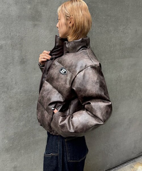 WHO'S WHO gallery（フーズフーギャラリー）の「【UNISEXS】Sロゴヴィンテージライクレザーブルゾン（ダウンジャケット/コート・レディース・ブラック/ブラウン・MEDIUM/LARGE）」の13枚目の写真