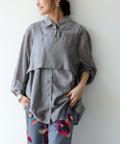 Jines（ジネス）の「ビスチェレイヤード2WAYシャツ（シャツ/ブラウス・レディース・グレー/ブラウン/ピンク・38）」の2枚目の写真
