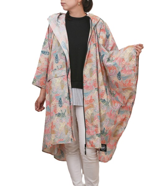 KiU（キウ）の「KiU キウ レインポンチョ 2ND（レインコート/ポンチョ・レディース・その他/その他4/カーキ/ブラック/アニマル/その他3/その他2/その他1/ライトグレー/レインボー/レオパード・FREE）」の6枚目の写真