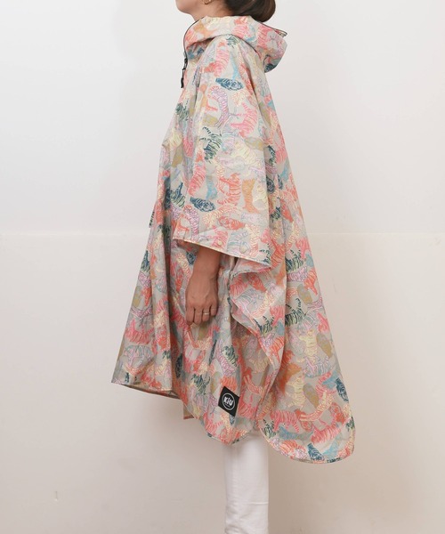 KiU（キウ）の「KiU キウ レインポンチョ 2ND（レインコート/ポンチョ・レディース・その他/その他4/カーキ/ブラック/アニマル/その他3/その他2/その他1/ライトグレー/レインボー/レオパード・FREE）」の15枚目の写真