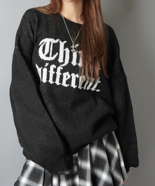 SPINNS（スピンズ）の「ストリート映え☆オールドイングリッシュゆるニット/オールドイングリッシュロゴ（ニット/セーター・レディース・ネイビー/グレー系その他2/ブラック/アイボリー/グレー系その他・ONESIZE）」の2枚目の写真