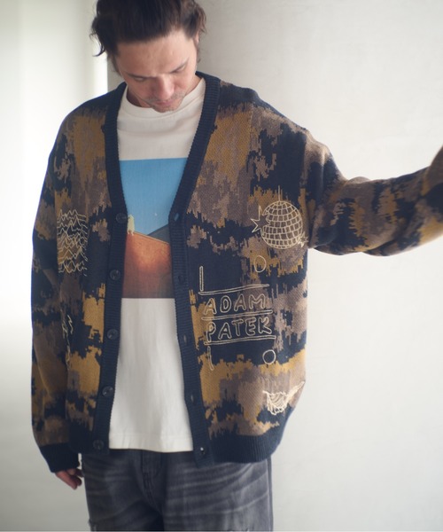 ADAM PATEK(アダムパテック)の「ADAMPATEK/mad embroidered fade knit cardigan/総柄刺繍入りカーディガン(カーディガン/ボレロ・メンズ・グレー系/ブラウン系・1/2)」の1枚目の写真