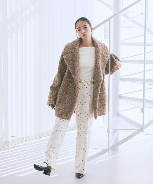 earth music&ecology（アースミュージックアンドエコロジー）の「【2025AW】ループファーコート（テーラードジャケット・レディース・アイボリー/グレイッシュベージュ/ピンクベージュ・FREE）」の14枚目の写真