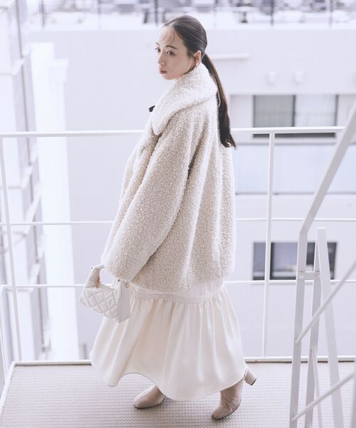 earth music&ecology（アースミュージックアンドエコロジー）の「【2025AW】ループファーコート（テーラードジャケット・レディース・アイボリー/グレイッシュベージュ/ピンクベージュ・FREE）」の18枚目の写真