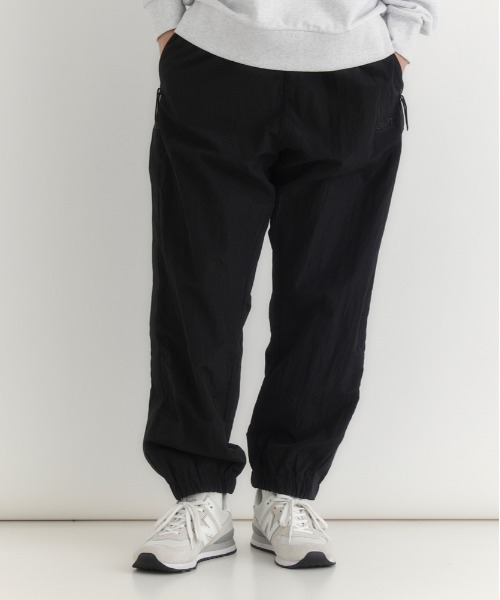 CAMP7（キャンプセブン）の「【CAMP7】ワッシャーナイロンサイドラインパンツ（シルエット/撥水加工/アクティブ/カジュアル）（その他パンツ・メンズ・ブラック/グレー・L/M/XL）」の2枚目の写真