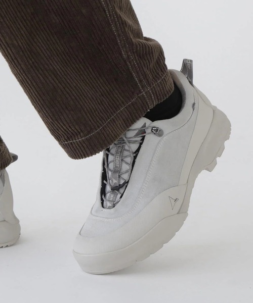 and wander（アンドワンダー）の「【and wander/アンドワンダー】ROA cingino（スニーカー・メンズ・ダークグレー/ホワイト・41/42/43）」の2枚目の写真