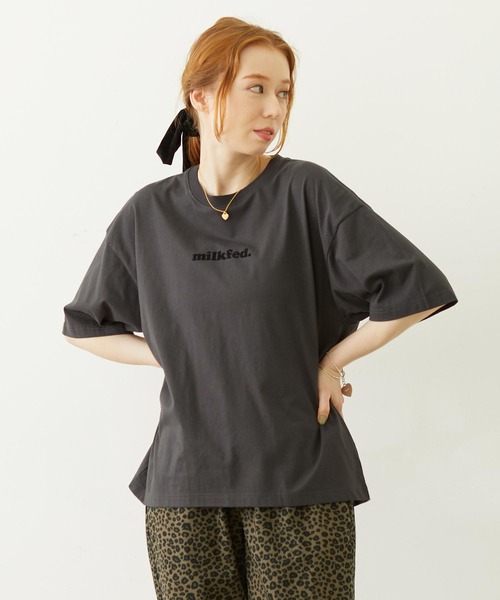 MILKFED.(ミルクフェド)の「COOPER LOGO WIDE S/S TEE(Tシャツ/カットソー・レディース・オフホワイト/ライトパープル/チャコール・M/L)」の3枚目の写真