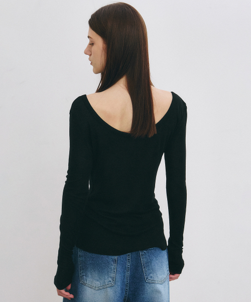 NICK&NICOLE(ニックアンドニコール)の「NICOLE MINIMAL LABEL SCOOP LS TOP_BLACK(Tシャツ/カットソー・レディース・その他・FREE)」の3枚目の写真