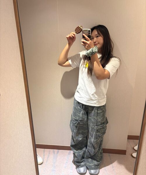 AVANDRESS(アバンドレス )の「Accent Back String Pants CAMO(デニムパンツ・レディース・ダークグリーン・SMALL/MEDIUM/LARGE)」の9枚目の写真