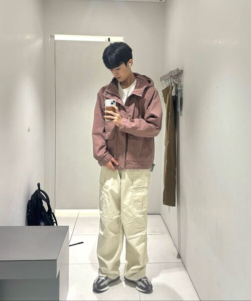 MUSINSA STANDARD（ムシンサスタンダード）の「[シティレジャー] CN フードパーカー ウインドブレーカー ジャケット [スモークピンク]（ナイロンジャケット・メンズ・その他・LARGE/X-LARGE/XX-LARGE/MEDIUM）」の2枚目の写真