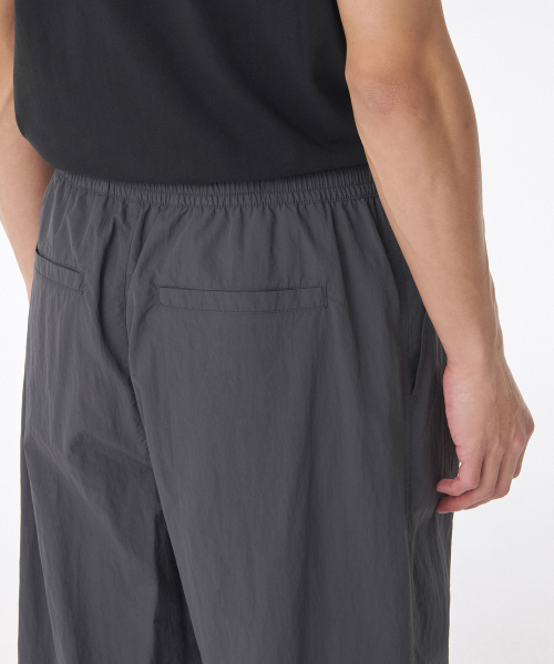 MUSINSA STANDARD（ムシンサスタンダード）の「ナイロンワンタックワイドストリングパンツ[グレー]（その他パンツ・メンズ・その他・26/40/42/28/30/32/34/36/38）」の5枚目の写真