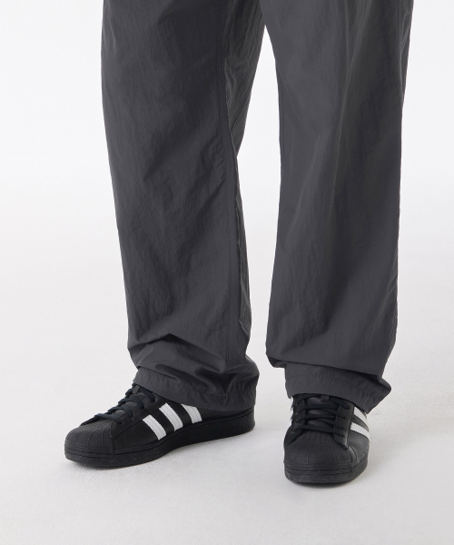 MUSINSA STANDARD（ムシンサスタンダード）の「ナイロンワンタックワイドストリングパンツ[グレー]（その他パンツ・メンズ・その他・26/40/42/28/30/32/34/36/38）」の7枚目の写真