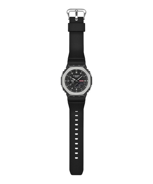 G-SHOCK(ジーショック)の「メタルベゼル / インダストリアルデザイン / GM-2100BM-1AJF(アナログ腕時計・メンズ・ブラック×シルバー・FREE)」の4枚目の写真