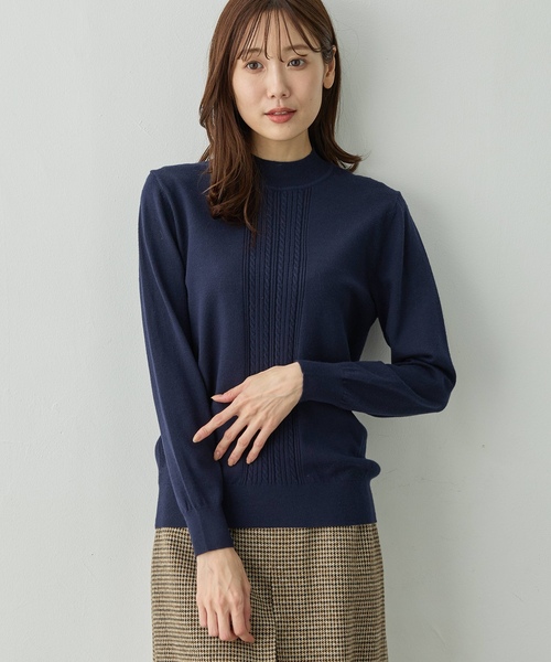 Petit Honfleur(プチオンフルール)の「【イージーケア】ハイネックニットプルオーバー【静電気防止・洗濯機OK・6色展開】(ニット/セーター・レディース・チャコールグレー/ブラック/アイボリー/グリーン/レッド/ネイビー・M/L)」の5枚目の写真