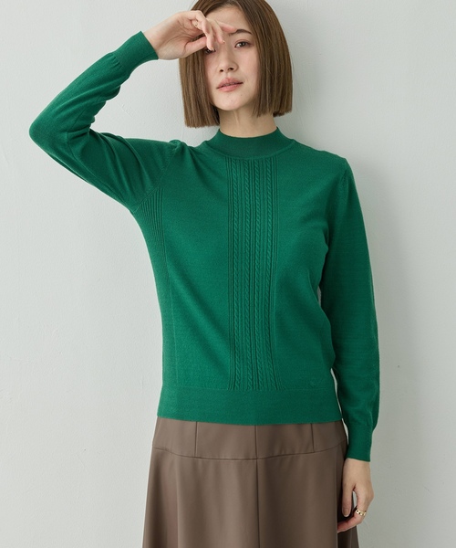 Petit Honfleur(プチオンフルール)の「【イージーケア】ハイネックニットプルオーバー【静電気防止・洗濯機OK・6色展開】(ニット/セーター・レディース・チャコールグレー/ブラック/アイボリー/グリーン/レッド/ネイビー・M/L)」の4枚目の写真