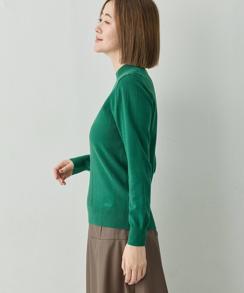 Petit Honfleur(プチオンフルール)の「【イージーケア】ハイネックニットプルオーバー【静電気防止・洗濯機OK・6色展開】(ニット/セーター・レディース・チャコールグレー/ブラック/アイボリー/グリーン/レッド/ネイビー・M/L)」の9枚目の写真