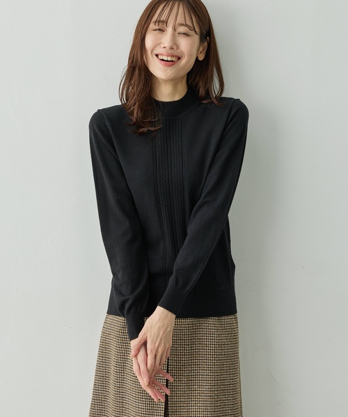 Petit Honfleur(プチオンフルール)の「【イージーケア】ハイネックニットプルオーバー【静電気防止・洗濯機OK・6色展開】(ニット/セーター・レディース・チャコールグレー/ブラック/アイボリー/グリーン/レッド/ネイビー・M/L)」の14枚目の写真