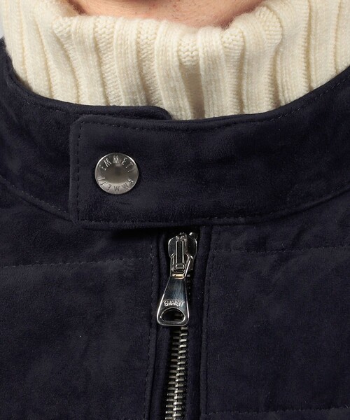 EMMETI(エンメティ)の「【別注】EMMETI JURI スエード ダウンベスト(ダウンジャケット/コート・メンズ・ネイビー/ブラック・M/S)」の8枚目の写真